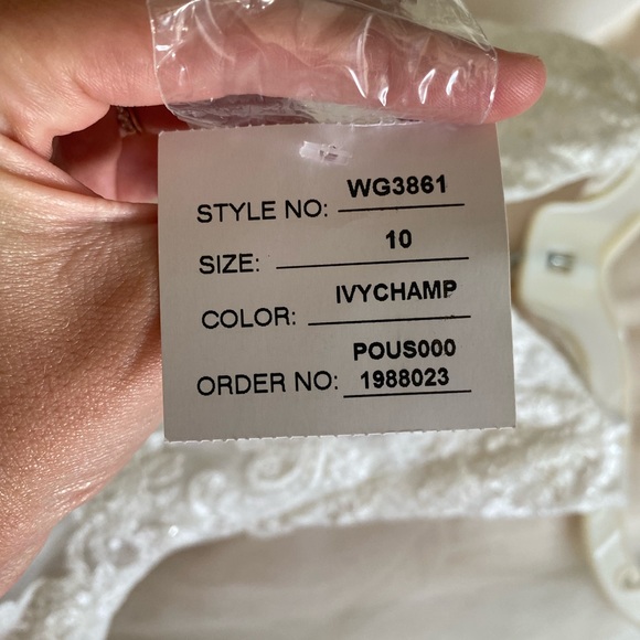 David’s bridal sheer lace and tulle ball gown wedding dress - Picture 6 of 10